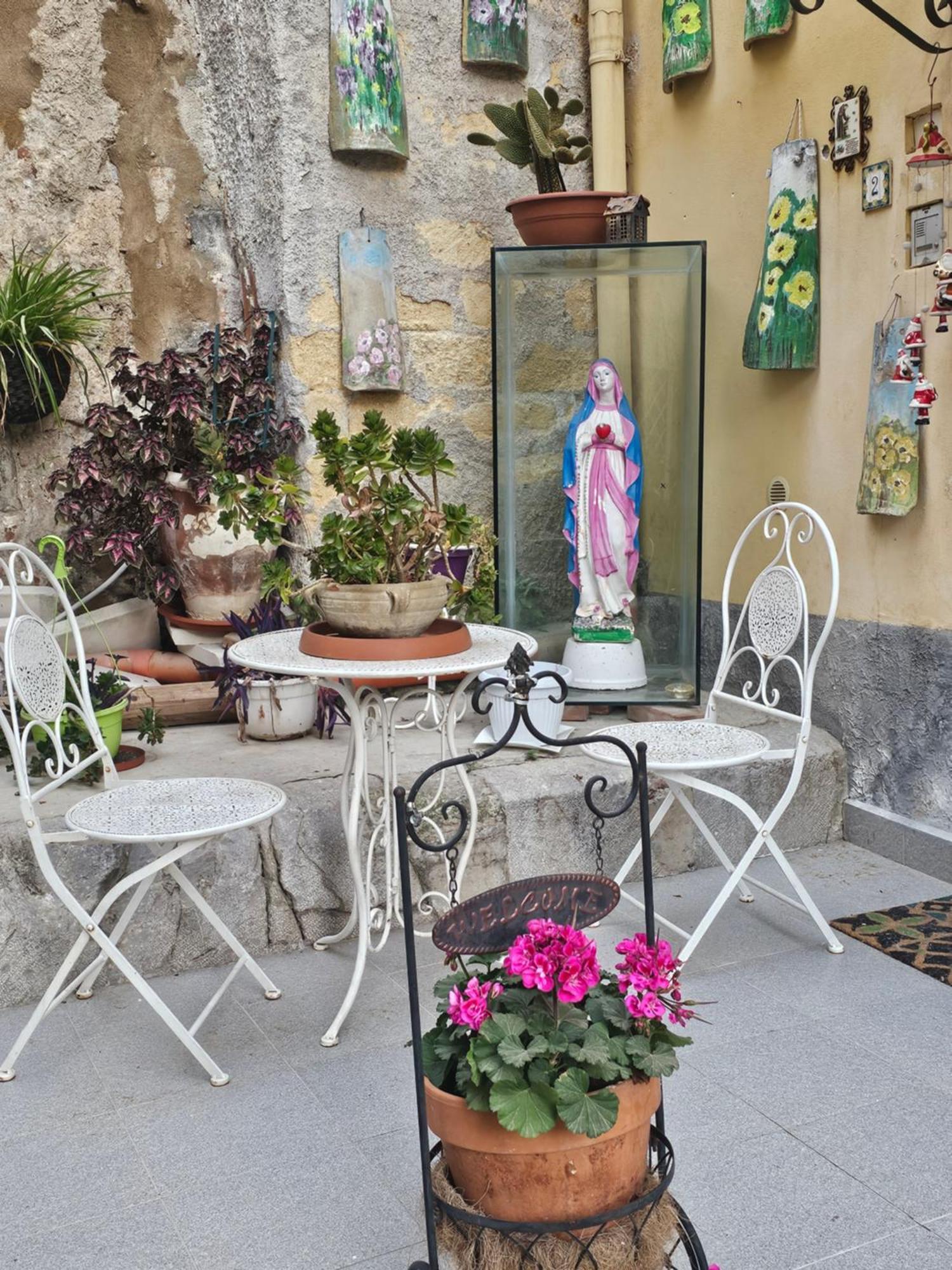 Suite And Relax Tina A 2 Passi Dal Centro E Al Foro Italico Palermo Exterior photo